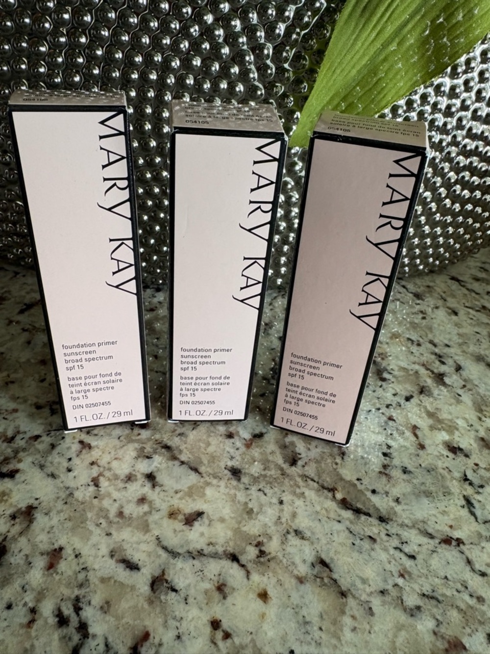 MK Foundation Primer Sunscreen Broad Spectrum SPF 15